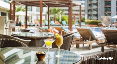 نمایی از بار کنار استخر ورباز وی وز