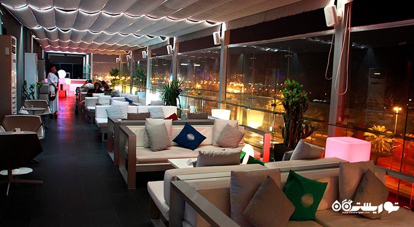 محوطه فضای باز آرورا لانج اند تراس