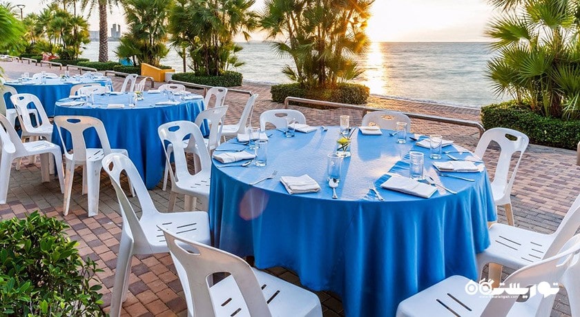 محوطه فضای باز رستوران لوما