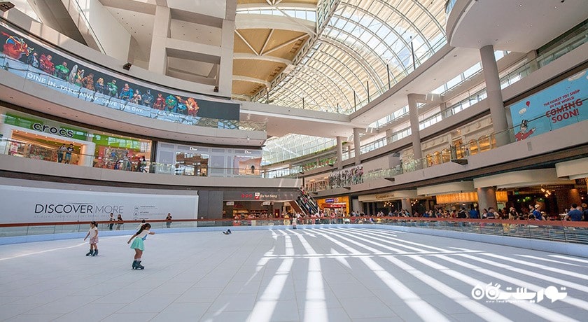 مرکز خرید شاپس در مارینا بی سندز شهر سنگاپور کشور سنگاپور