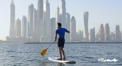 سرگرمی پاروزنی ایستاده در ابوظبی شهر امارات متحده عربی کشور ابوظبی