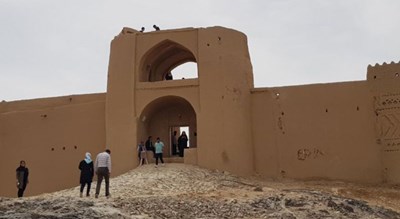  قلعه خورمیز شهرستان یزد استان مهریز