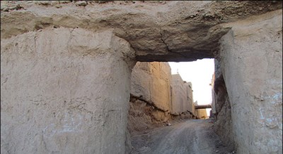  خندق های سنگی قلعه سرور خان شهرستان یزد استان ابرکوه