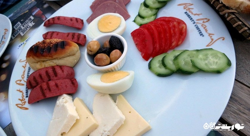 رستوران کافه روبرت شهر کوش آداسی 