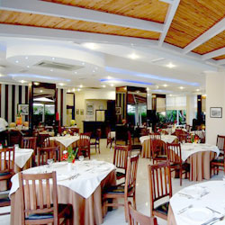 رستوران و بارهای هتل اوزبک هان