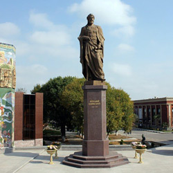 بنای یادبود نظامی گنجوی