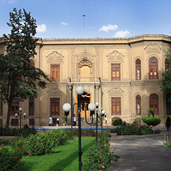 موزه آبگینه و سفالینه ایران
