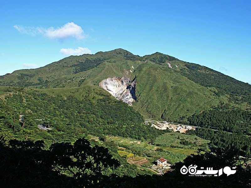 2. کوه های یانگ مینگ (Yangming Mountain)