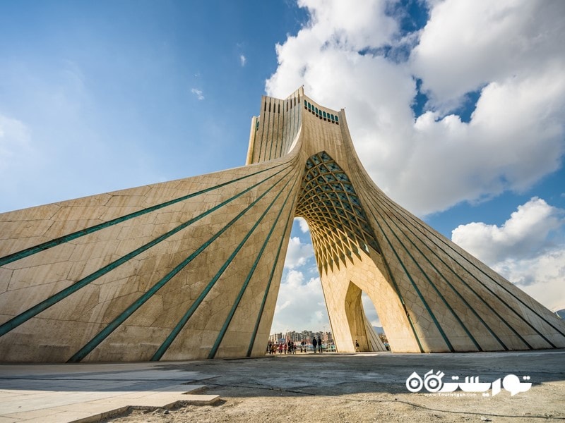 نمایی از برج آزادی تهران، ایران