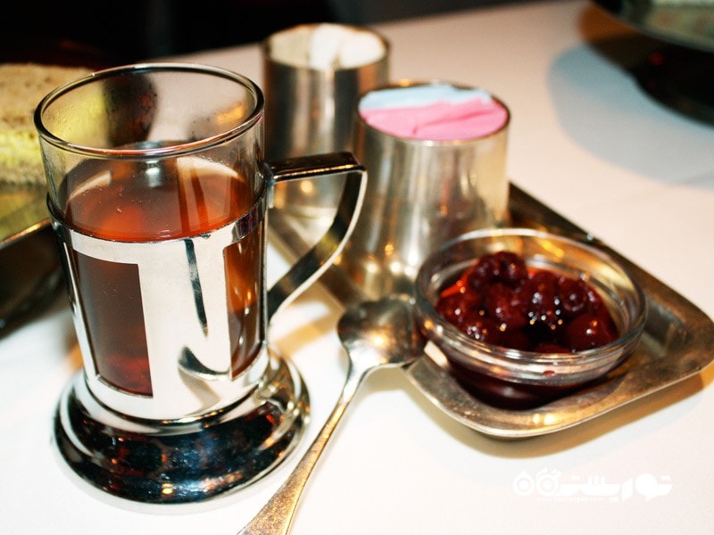 4- سرو چای  با مربا 
