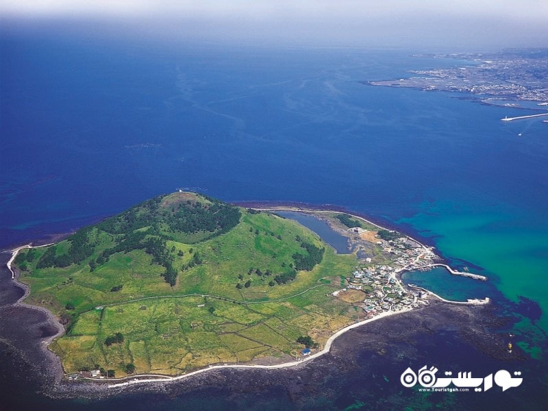 این جزیره مخروطی شکل بیانگدو نام دارد