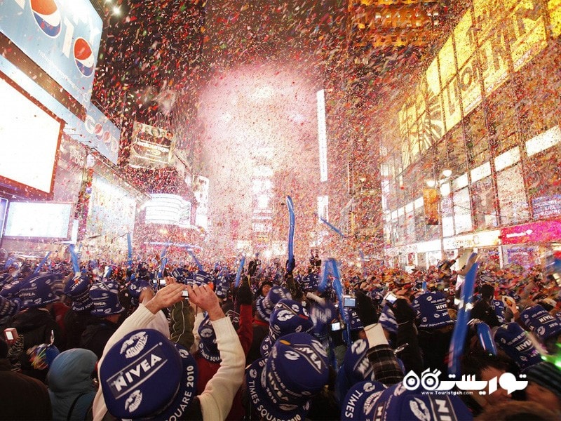 جشن سال نو در میدان تایمز (Times Square) واقع در نیویورک