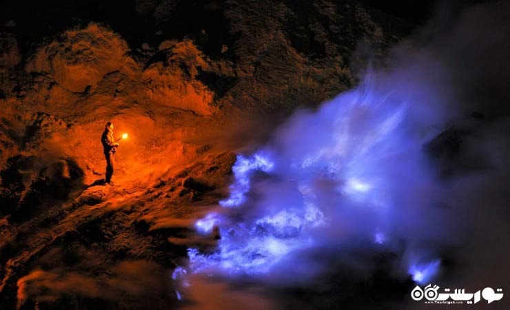 تماشای شعله های آتش روی آتشفشان کاوا جی اییِن