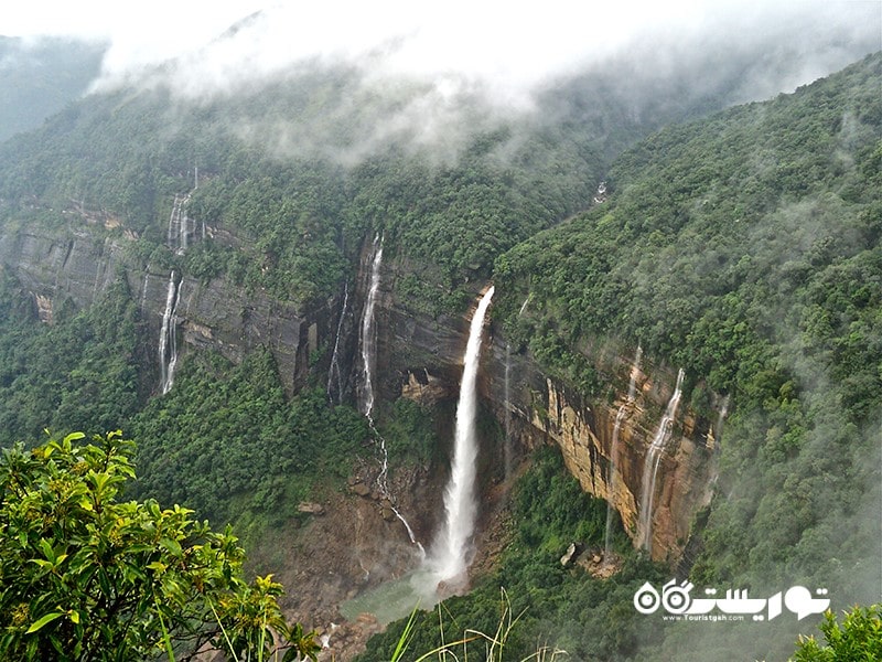 4- آبشار نوهکالیکای (Nohkalikai Falls)، چراپونجی (Cherrapunji)، مگالایا (Meghalaya)
