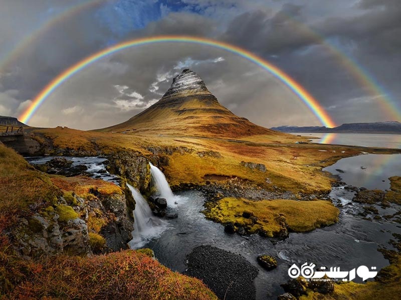 رنگین کمان بر فراز کوه کِرک جوفِل (Kirkjufell)