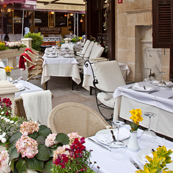 رستوران و بارهای هتل جی ال کی آکروپل پرمییر سوئیتز
