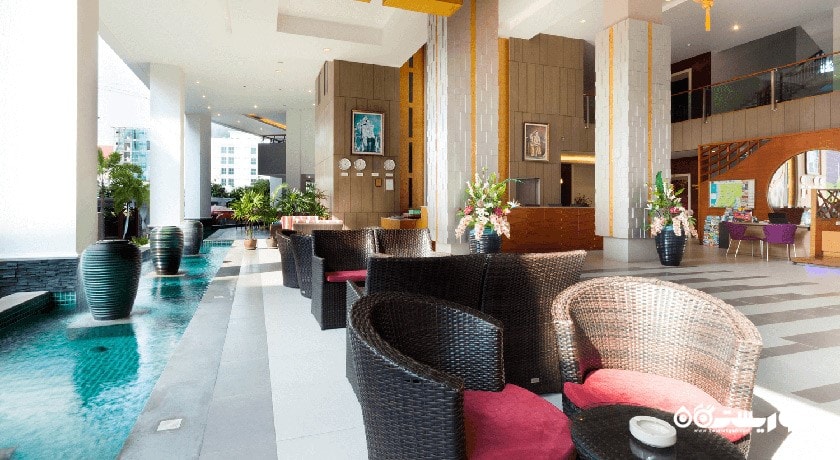 نمای لابی بار اند پول بار هتل