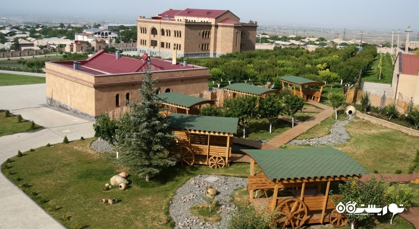 محوطه فضای باز رستوران ام شو تون