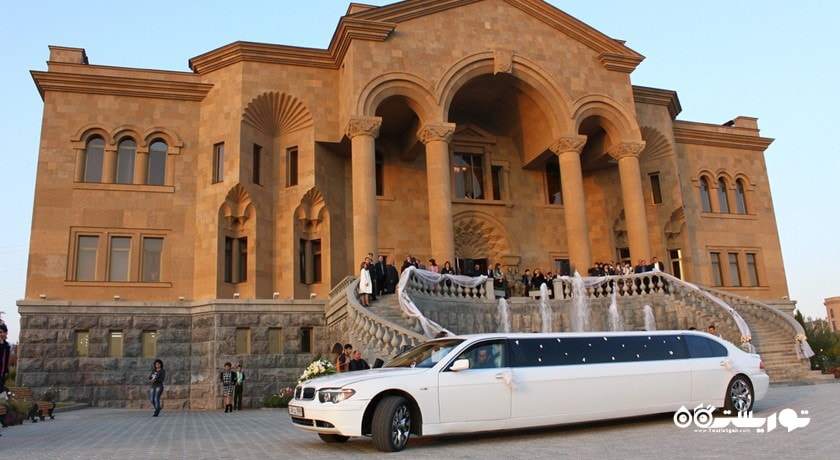 نمای ساختمان رستوران لاتار