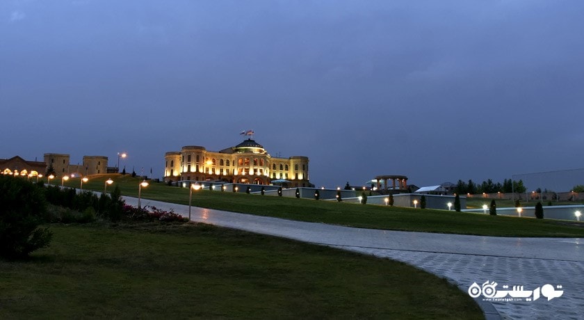 نمای شب از هتل لاتار