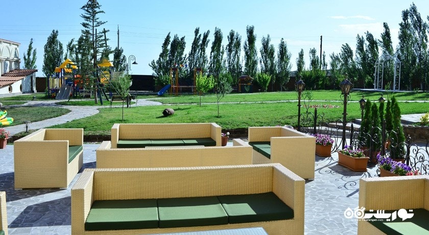 محوطه فضای باز رستوران هتل