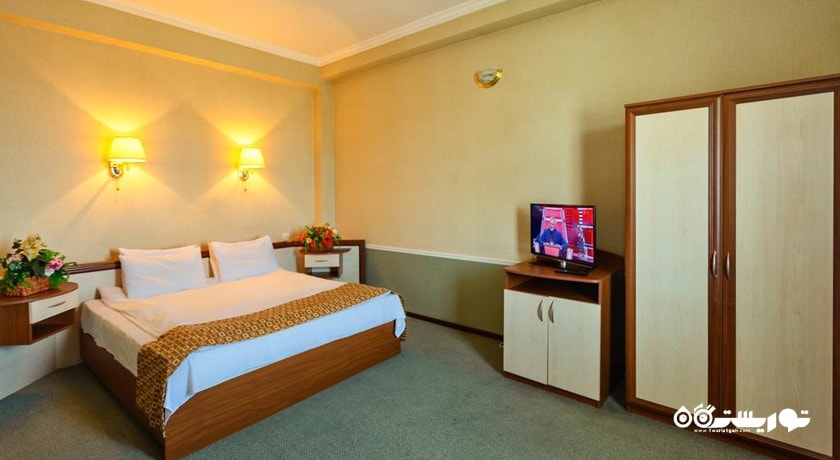 نمای تخت بزرگ سوئیت هتل
