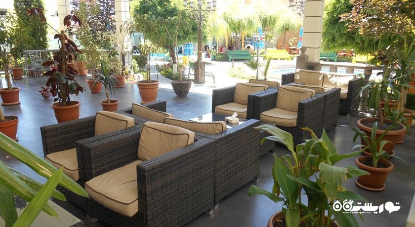 محوطه نشیمن در فضای باز 