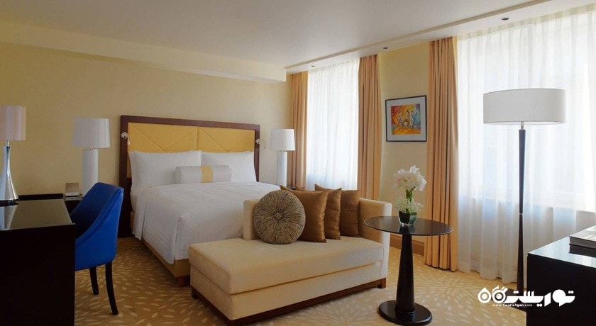 نمای تخت بزرگ اتاق پرمیر