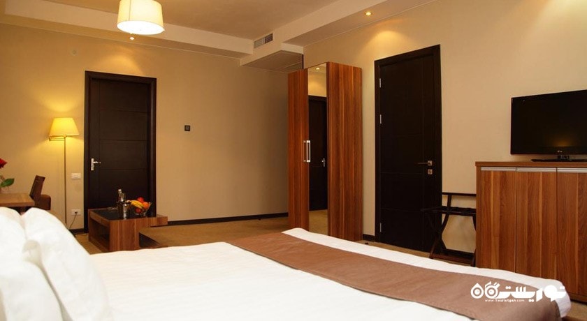 نمای تخت بزرگ اتاق دلوکس