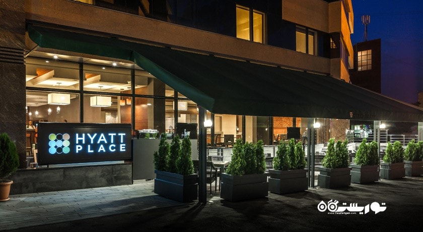 درب ورودی هتل حیات پلس ایروان