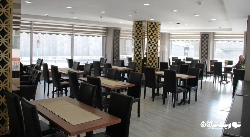 نمای رستوران هتل بیگ باکس