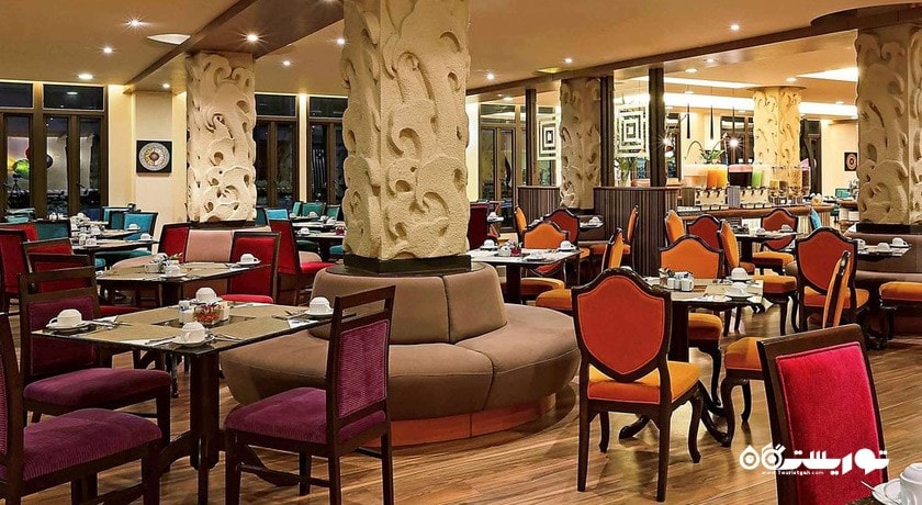 نمای دیگر از  رستوران آلاکارت اسکوئر