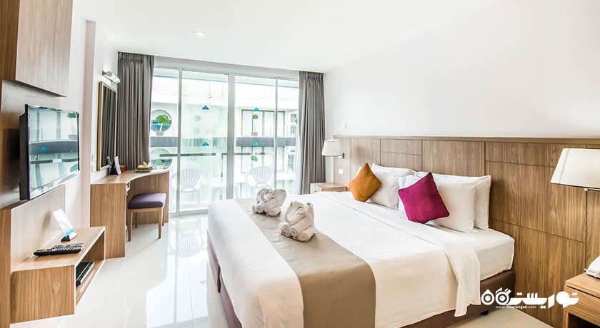 تخت بزرگ اتاق سوپریور با چشم انداز شهر