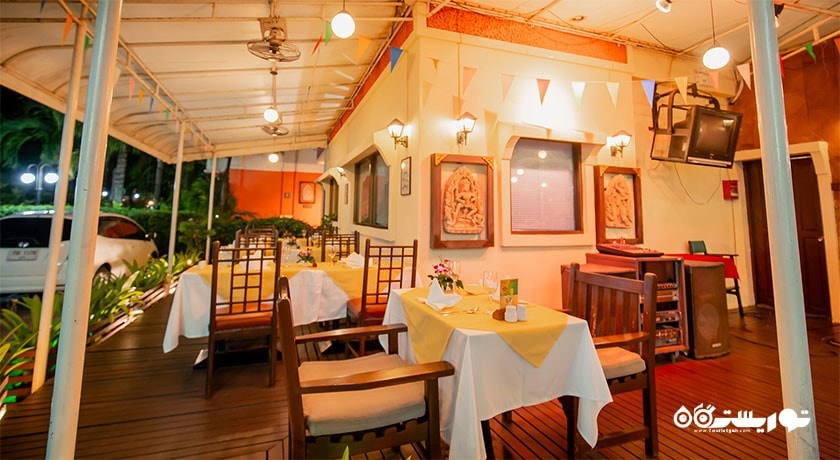 نمای داخالی رستروان سایدواک تراس