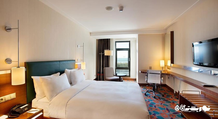 نمای تخت بزرگ اتاق کوئین