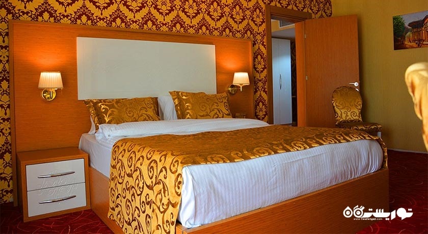 نمای تخت بزرگ سوئیت هتل