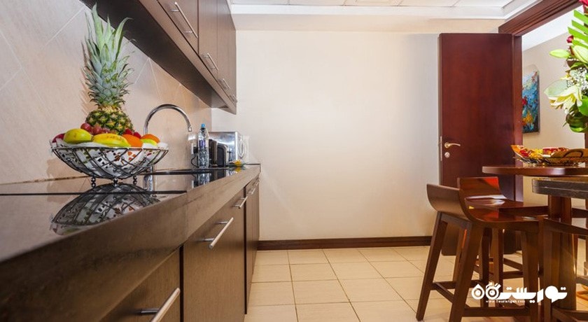 نمای آشپزخانه آپارتمان سه خوابه