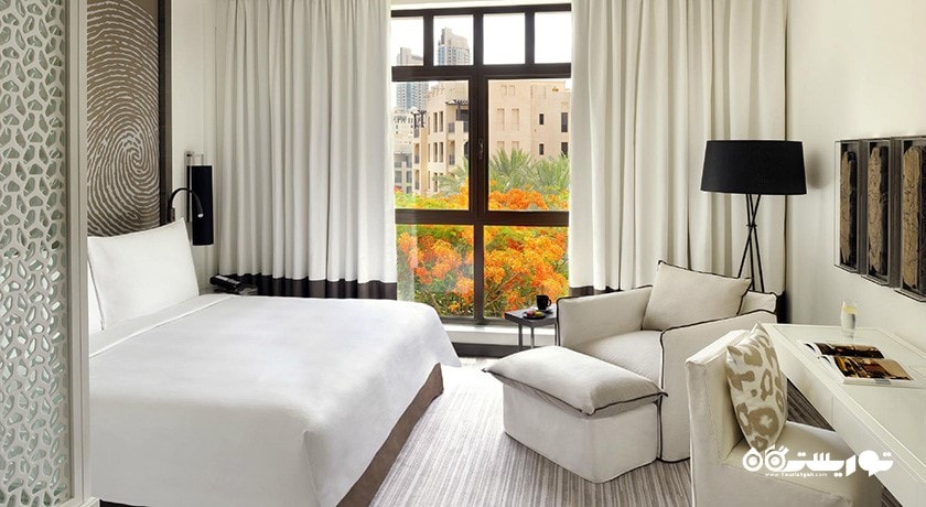 نمای تخت بزرگ اتاق دلوکس