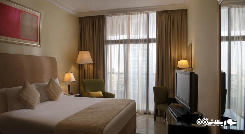 نمای تخت بزرگ آپارتمان یک خوابه