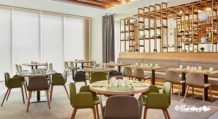 نمای دیگر از رستوران و بار گاردن