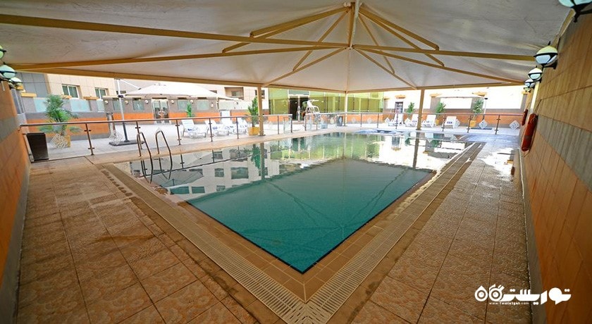 استخر روباز هتل آپارتمان امارات استارز