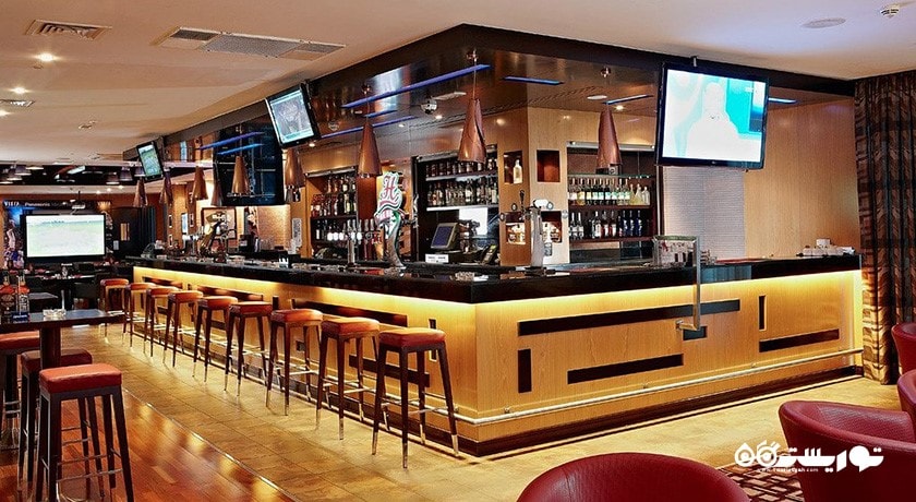 نمایی از هودل اسپورت بار اند گریل