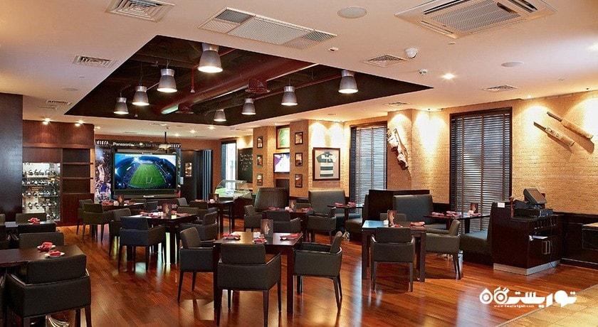 نمای دیگر از هودل اسپورت بار اند گریل