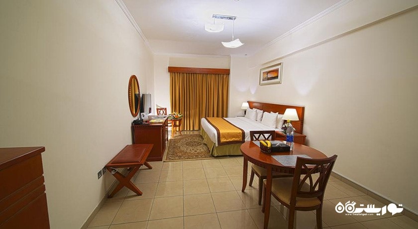 نمای تخت بزرگ آپارتمان استودیو