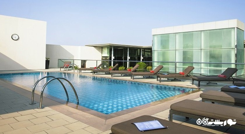 استخر روباز هتل سنترو برشا