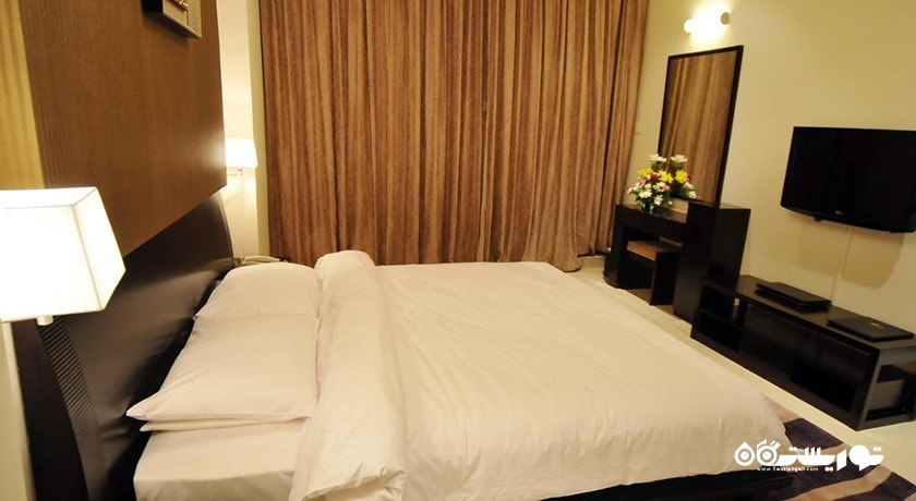 نمای تخت بزرگ آپارتمان دو خوابه