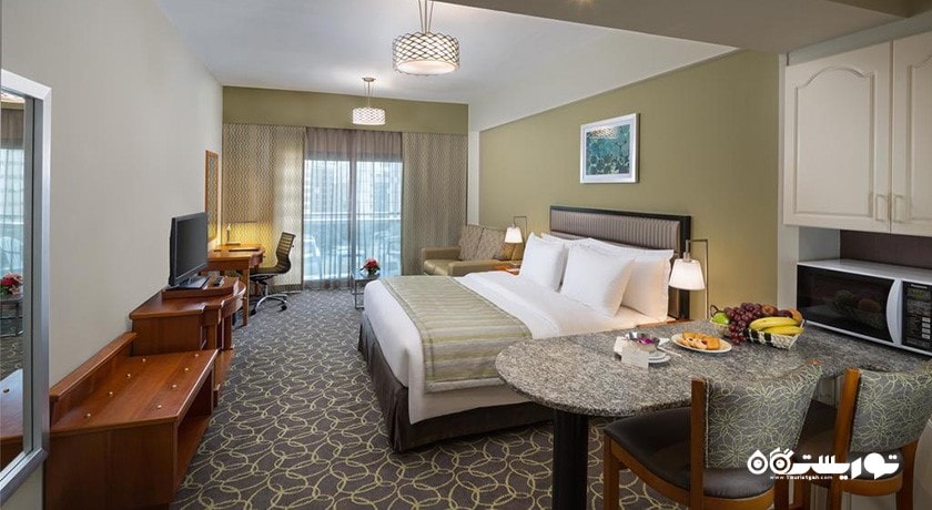 نمای تخت بزرگ اتاق استودیو