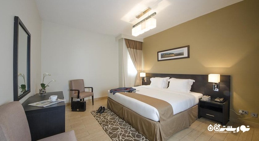 تخت بزرگ آپارتمان سه خوابه دلوکس