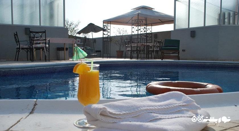 استخر روباز هتل آپارتمان الضیافه