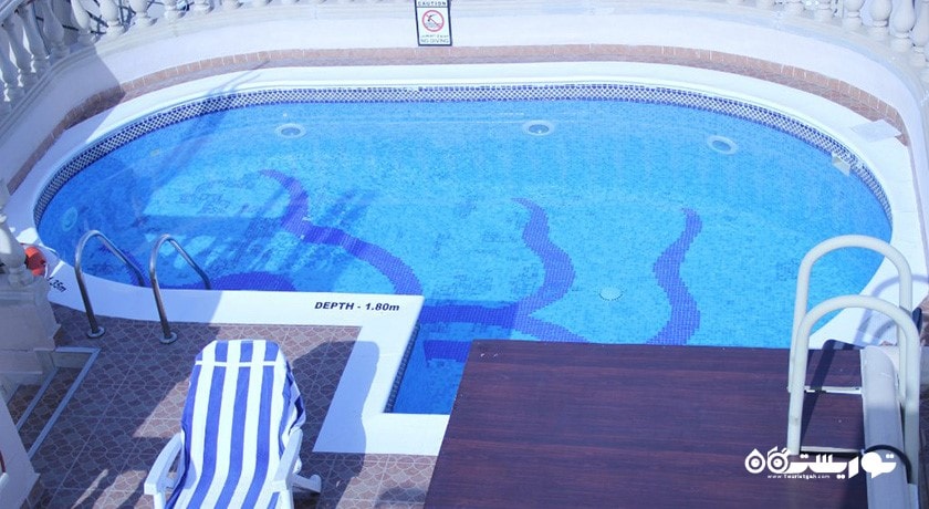 استخر روباز هتل زین اینترنشنال